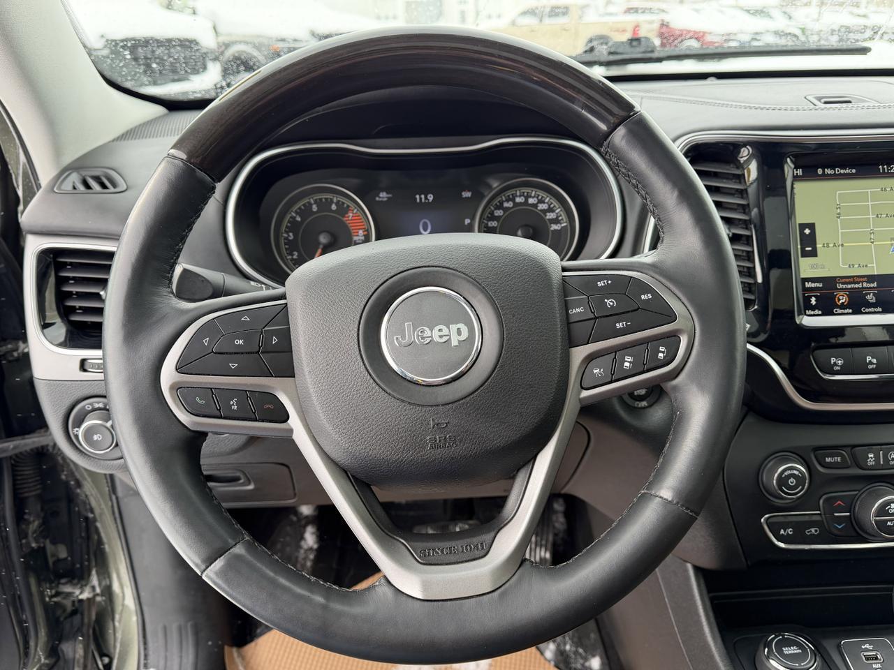 2019 Jeep Cherokee Overland 4x4 | V6 Pentastar | Leather | Heated Vented Seats | Pano Sunroof | NAV | Remote Start Redwater AB