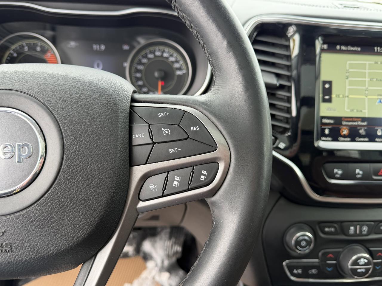 2019 Jeep Cherokee Overland 4x4 | V6 Pentastar | Leather | Heated Vented Seats | Pano Sunroof | NAV | Remote Start Redwater AB