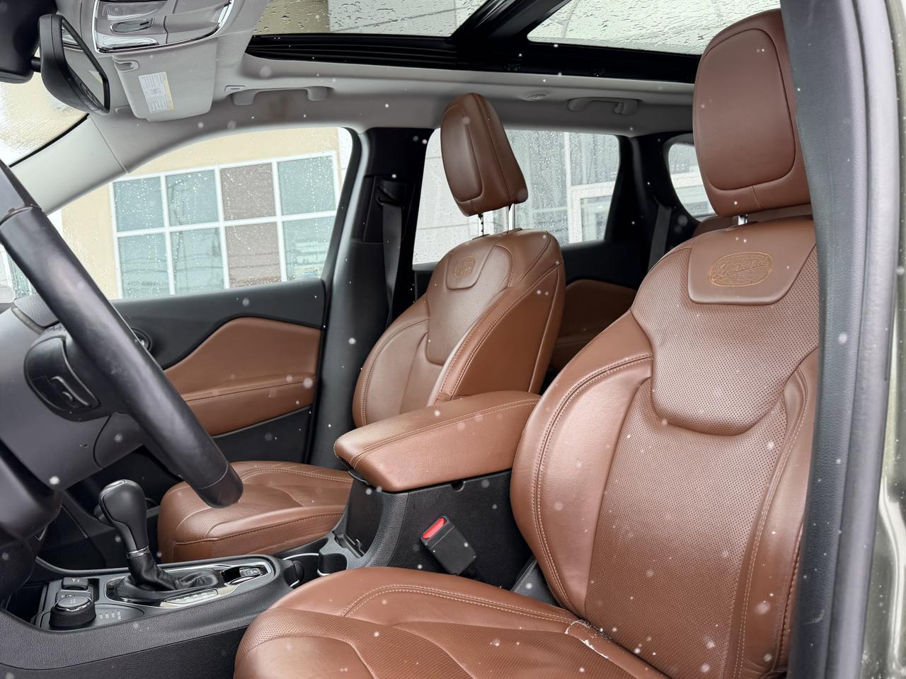 2019 Jeep Cherokee Overland 4x4 | V6 Pentastar | Leather | Heated Vented Seats | Pano Sunroof | NAV | Remote Start Redwater AB