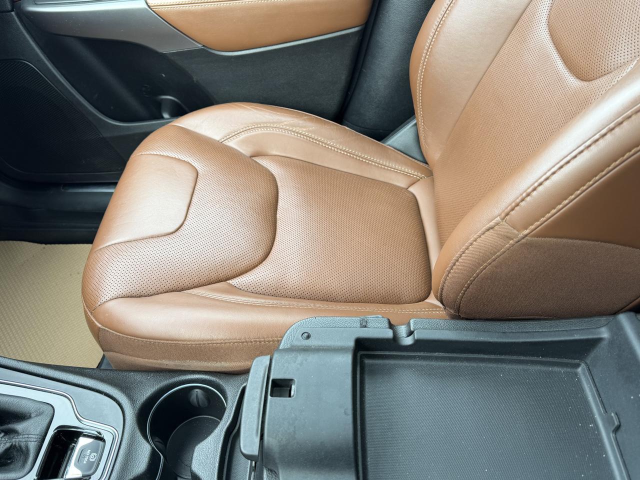 2019 Jeep Cherokee Overland 4x4 | V6 Pentastar | Leather | Heated Vented Seats | Pano Sunroof | NAV | Remote Start Redwater AB