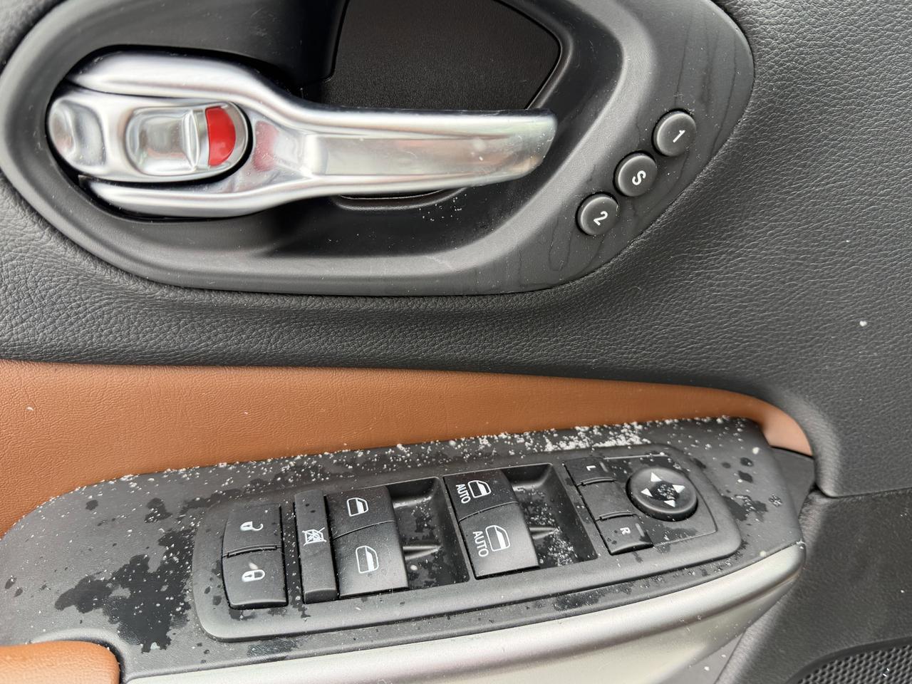 2019 Jeep Cherokee Overland 4x4 | V6 Pentastar | Leather | Heated Vented Seats | Pano Sunroof | NAV | Remote Start Redwater AB