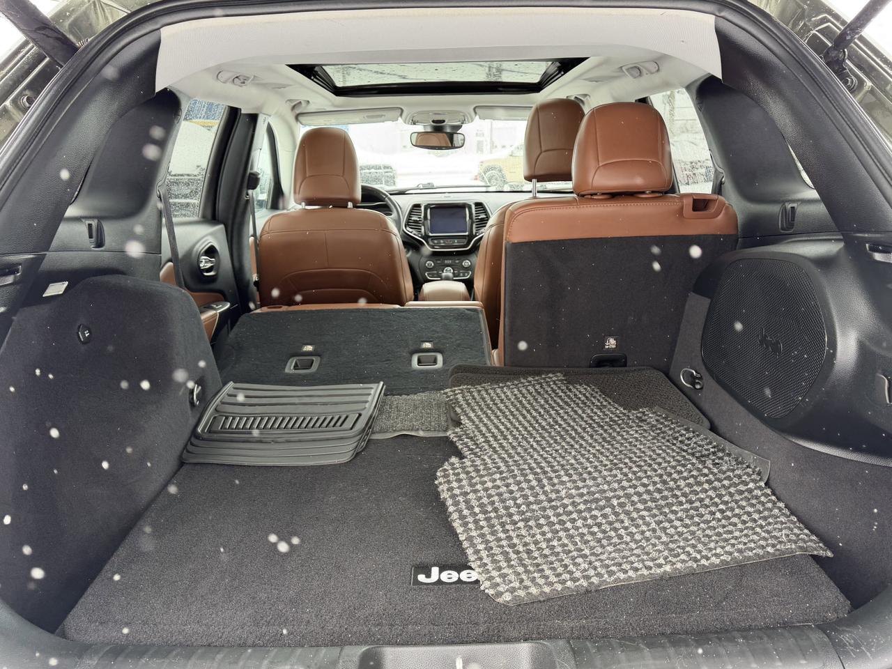 2019 Jeep Cherokee Overland 4x4 | V6 Pentastar | Leather | Heated Vented Seats | Pano Sunroof | NAV | Remote Start Redwater AB