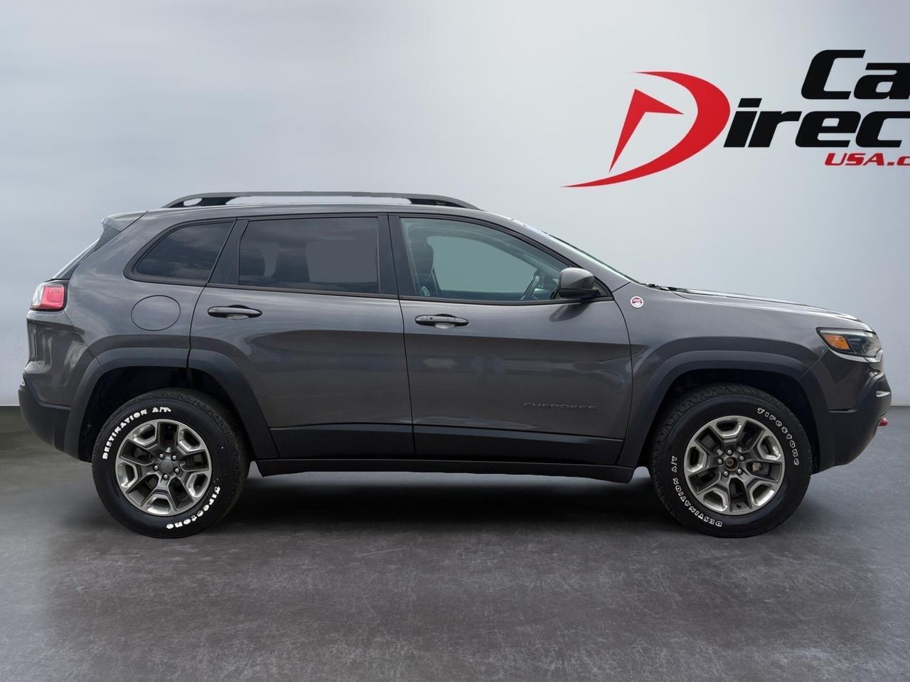 2019 Jeep Cherokee Trailhawk, BLIND SPOT AERT, LANE KEEP ASSIST, ROOF RAILS, APPLE CARPLAY/ANDROID AUTO, BACKUP CAMERA WITH PARKING SENSORS, UCONNECT BLUETOOTH, SELECT DRIVE MODES, ONLY 61K MILES, CLEAN CARFAX, RIDE THE TRAILS IN THIS CHEROKEE!
