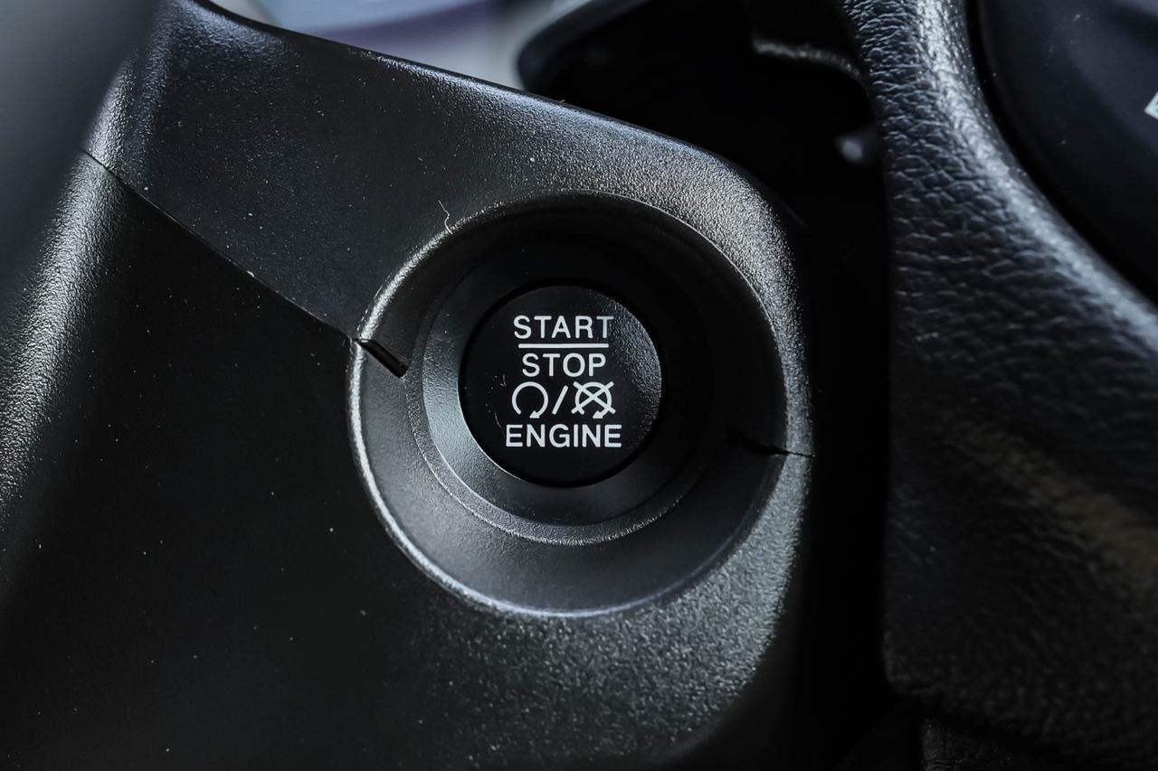 2019 Jeep Compass LATITUDE AUTOMATIC LEATHER/CLOTH SEATS REAR CAMERA KEYLESS START BLUETOOTH Carrollton TX