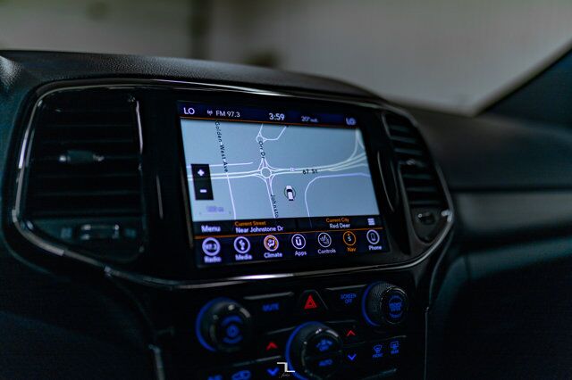 2019 Jeep Grand Cherokee 4x4 Altitude Leather Roof Nav BCam Red Deer AB