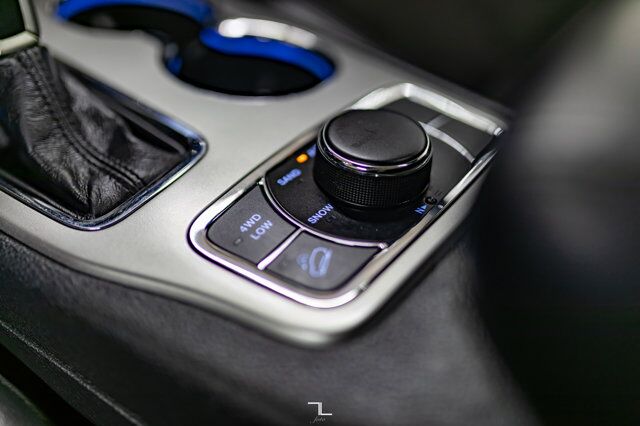 2019 Jeep Grand Cherokee 4x4 Altitude Leather Roof Nav BCam Red Deer AB