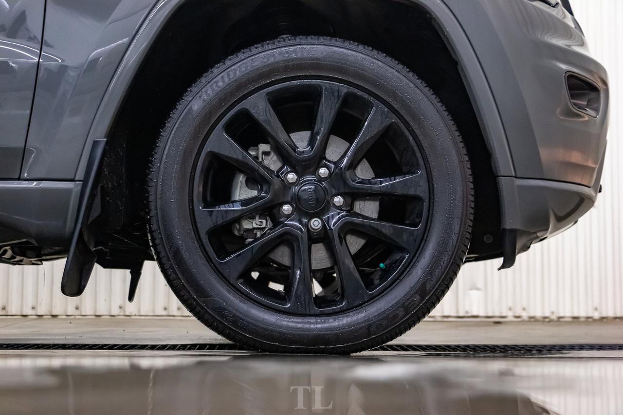 2019 Jeep Grand Cherokee 4x4 Laredo Altitude Leather Roof Nav BCam Red Deer AB