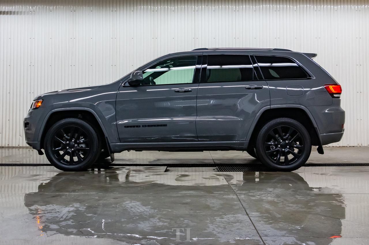 2019 Jeep Grand Cherokee 4x4 Laredo Altitude Leather Roof Nav BCam Red Deer AB