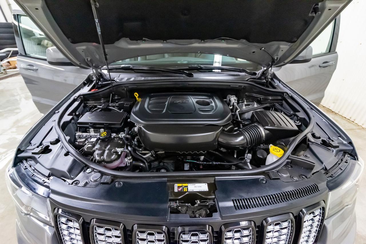 2019 Jeep Grand Cherokee 4x4 Laredo Altitude Leather Roof Nav BCam Red Deer AB