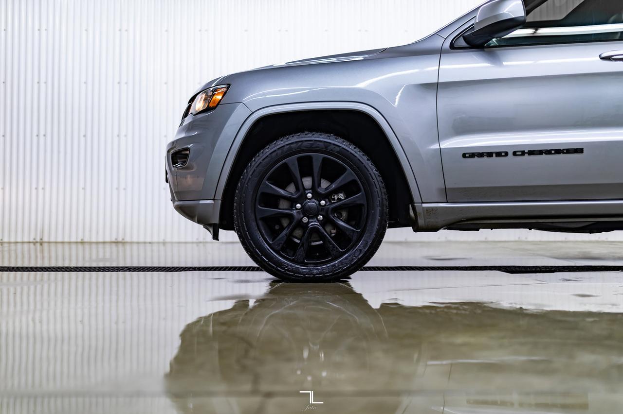 2019 Jeep Grand Cherokee 4x4 Laredo Altitude Leather Roof Nav Red Deer AB