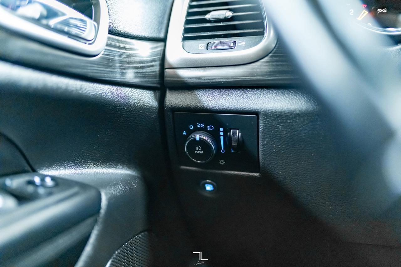 2019 Jeep Grand Cherokee 4x4 Laredo Altitude Leather Roof Nav Red Deer AB