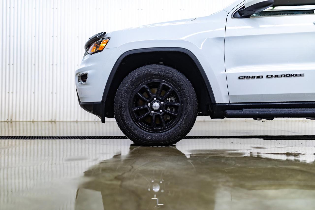 2019 Jeep Grand Cherokee 4x4 Laredo BCam Red Deer AB