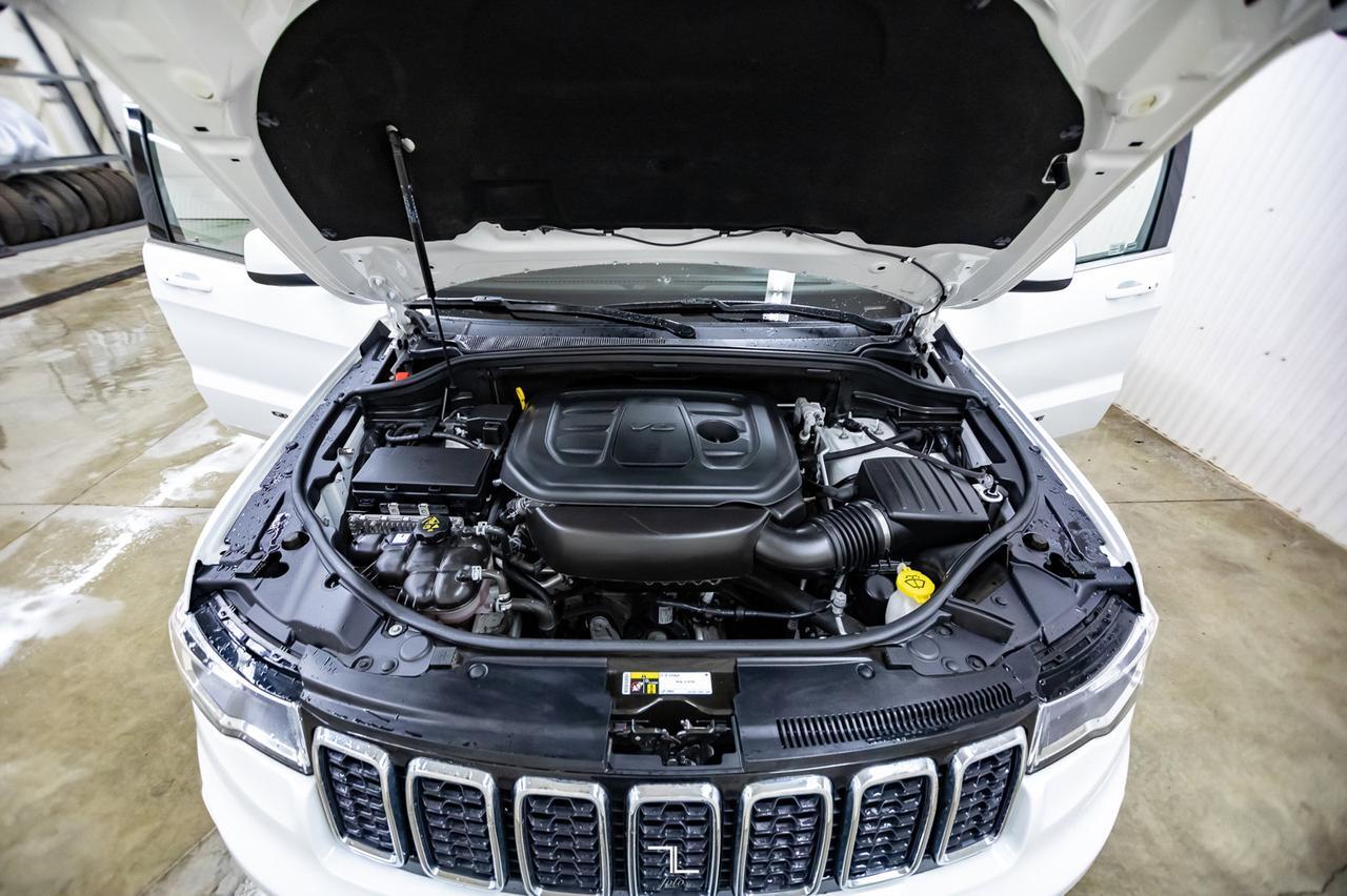 2019 Jeep Grand Cherokee 4x4 Laredo BCam Red Deer AB