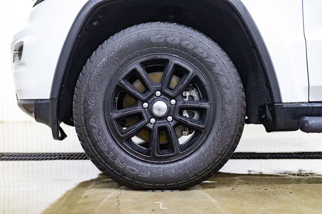 2019 Jeep Grand Cherokee 4x4 Laredo BCam Red Deer AB