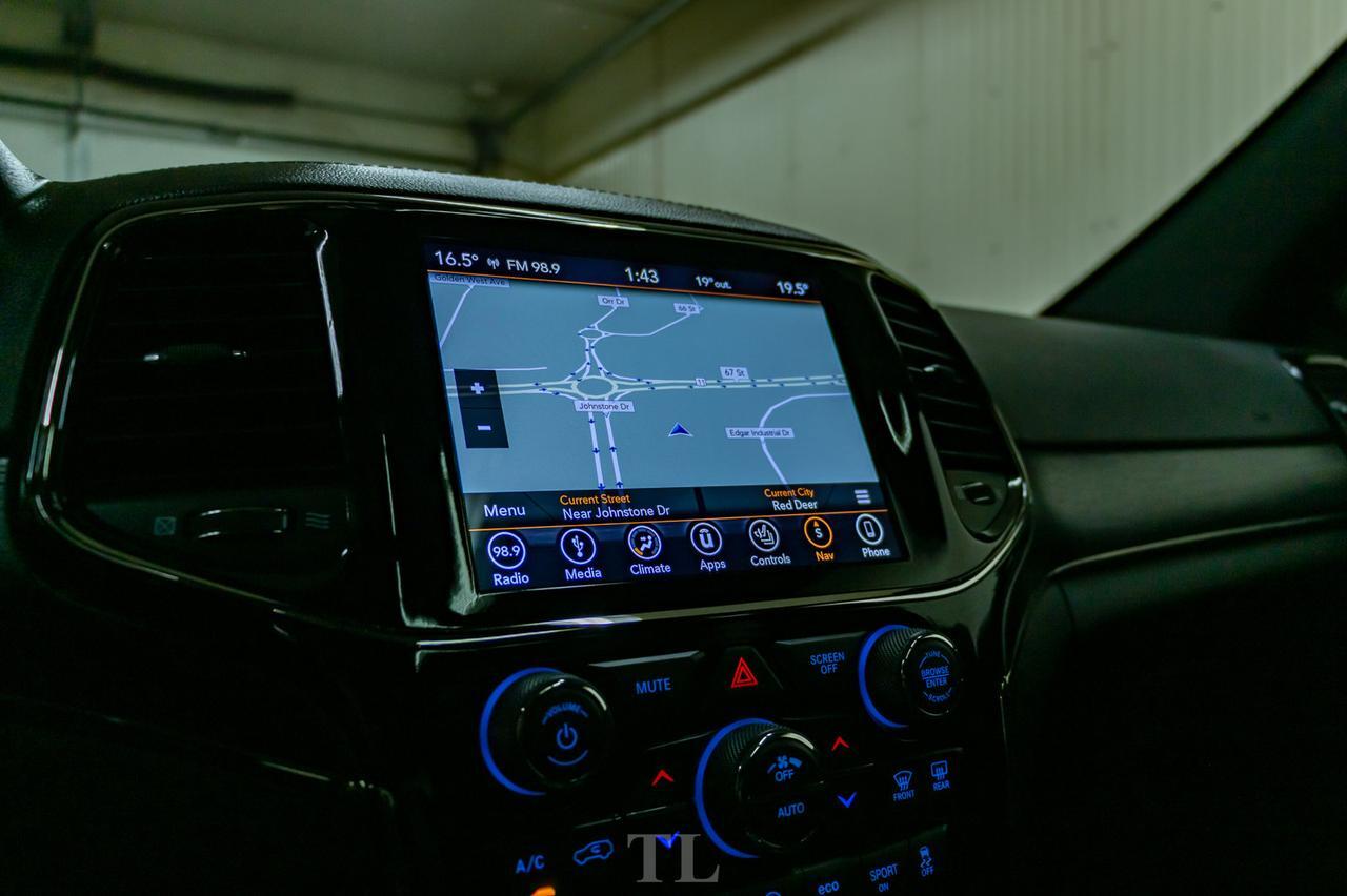 2019 Jeep Grand Cherokee 4x4 Overland High Altitude Leather Roof Nav BCam Red Deer AB