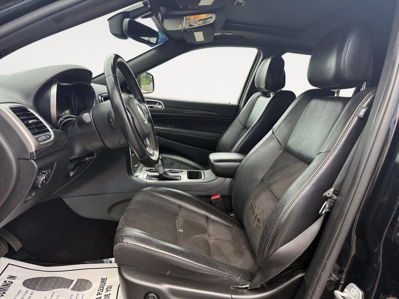 2019 Jeep Grand Cherokee Altitude, HEATED SEATS, HEATED STEERING WHEEL, SUNROOF, APPLE CARPLAY/ANDROID AUTO, UNIVERSAL GARAGE DOOR OPENER, BACKUP CAMERA, WIFI, BLIND SPOT ALERT, CLEAN CARFAX!