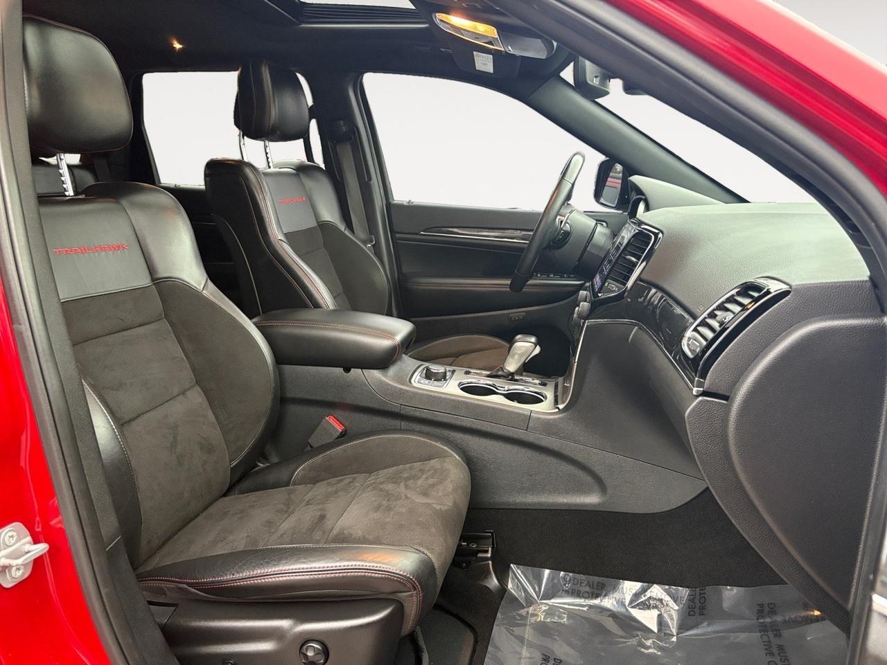 2019 Jeep Grand Cherokee Trailhawk, TOW PACKAGE, BACKUP CAMERA WITH PARKING SENSORS, REMOTE START, APPLE CARPLAY/ANDROID AUTO, HEATED & VENTILATED SEATS, BLIND SPOT ALERT, LANE KEEP ASSIST, CLEAN CARFAX, JEEPIN' ON THE ROAD! Virginia Beach VA