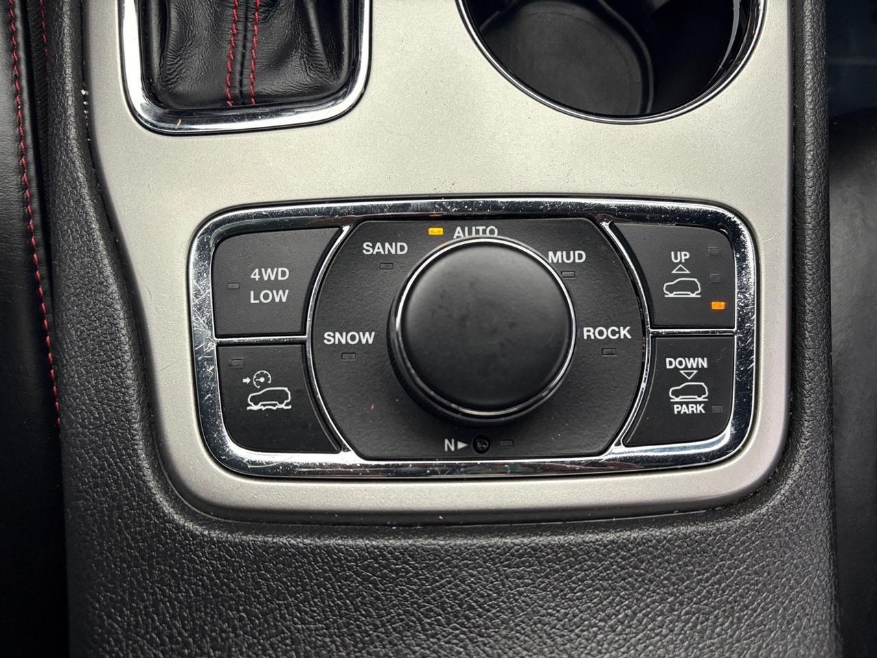 2019 Jeep Grand Cherokee Trailhawk, TOW PACKAGE, BACKUP CAMERA WITH PARKING SENSORS, REMOTE START, APPLE CARPLAY/ANDROID AUTO, HEATED & VENTILATED SEATS, BLIND SPOT ALERT, LANE KEEP ASSIST, CLEAN CARFAX, JEEPIN' ON THE ROAD! Virginia Beach VA