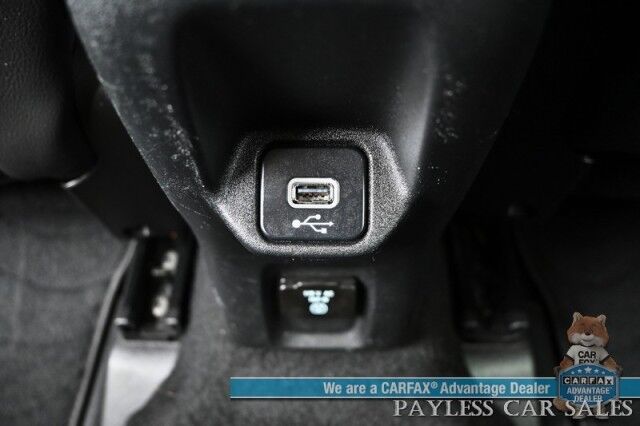 2019 Jeep Renegade Limited / 4X4 / Automatic / Auto Start / Power & Heated Leather Seats / Heated Steering Wheel / NAV / Apple CarPlay & Android Auto / Back Up Camera / Keyless Entry & Start / Tow Pkg / 29 MPG / 1-Owner Anchorage AK