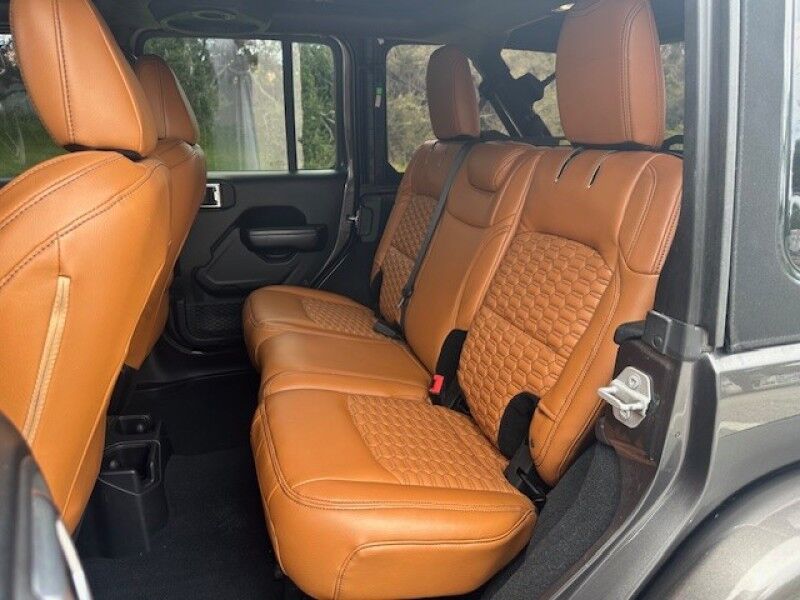 2019 Jeep WRANGLER UNLIMITED LIFTED LOW MILES 4X4 OVER 30K INVESTED LOTS OF EXTRASS FREE SHIPPING IN FLORIDA Sarasota FL