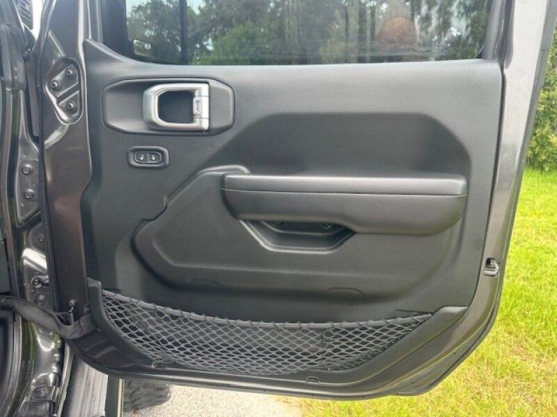 2019 Jeep WRANGLER UNLIMITED LIFTED LOW MILES 4X4 OVER 30K INVESTED LOTS OF EXTRASS FREE SHIPPING IN FLORIDA Sarasota FL