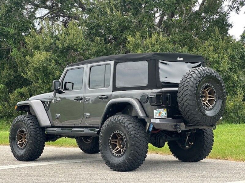 2019 Jeep WRANGLER UNLIMITED LIFTED LOW MILES 4X4 OVER 30K INVESTED LOTS OF EXTRASS FREE SHIPPING IN FLORIDA Sarasota FL