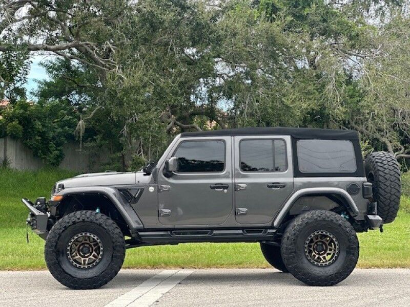 2019 Jeep WRANGLER UNLIMITED LIFTED LOW MILES 4X4 OVER 30K INVESTED LOTS OF EXTRASS FREE SHIPPING IN FLORIDA Sarasota FL