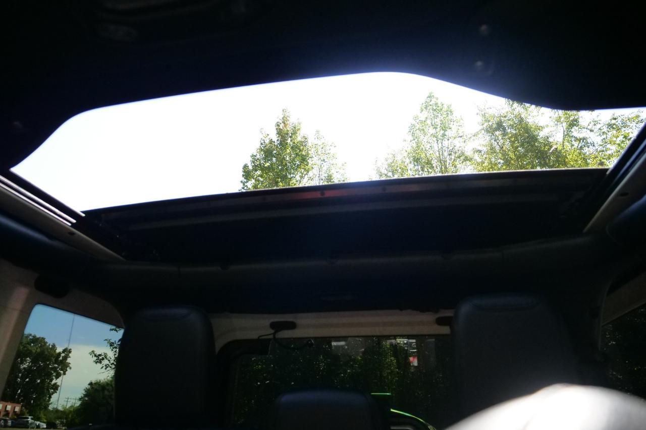 2019 Jeep Wrangler Unlimited Rubicon 4X4 / Sky One Power Top / Steel Bumper Group High Point NC