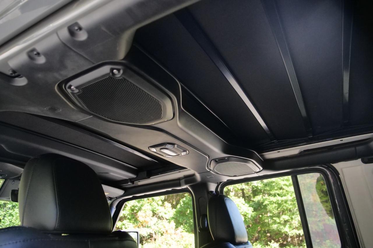 2019 Jeep Wrangler Unlimited Rubicon 4X4 / Sky One Power Top / Steel Bumper Group High Point NC