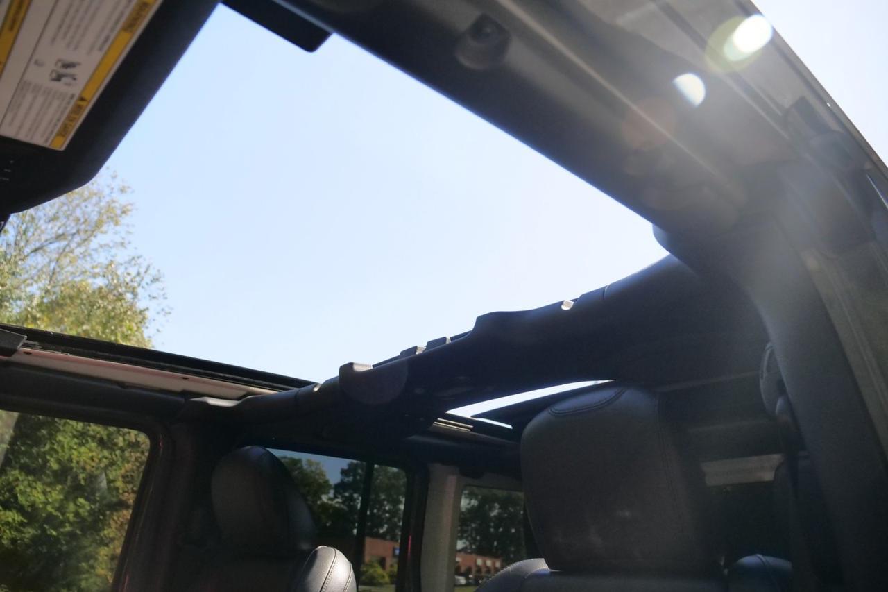 2019 Jeep Wrangler Unlimited Rubicon 4X4 / Sky One Power Top / Steel Bumper Group High Point NC