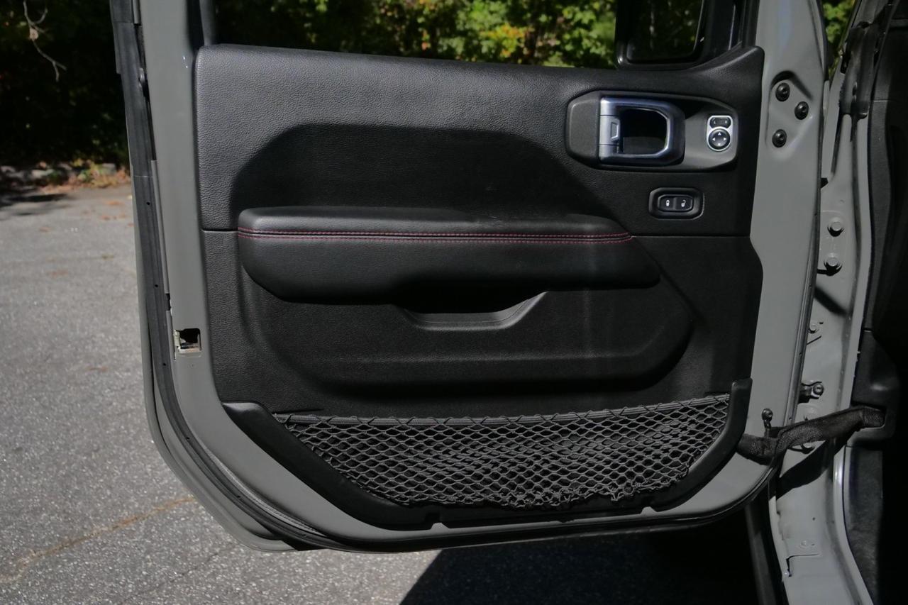 2019 Jeep Wrangler Unlimited Rubicon 4X4 / Sky One Power Top / Steel Bumper Group High Point NC
