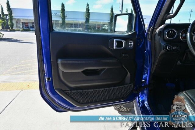 2019 Jeep Wrangler Unlimited Sahara / 4X4 / Cold Weather Pkg / Auto Start / Heated Leather Seats / Heated Steering / NAV / Alpine Speakers / Apple CarPlay & Android Auto / 3 Piece Hard Top / Fox Lift Kit & Fuel Wheels / Tow Pkg / Only 45k Miles Anchorage AK