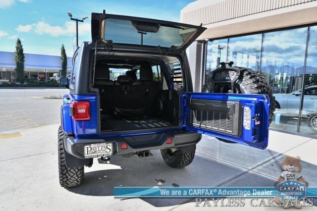 2019 Jeep Wrangler Unlimited Sahara / 4X4 / Cold Weather Pkg / Auto Start / Heated Leather Seats / Heated Steering / NAV / Alpine Speakers / Apple CarPlay & Android Auto / 3 Piece Hard Top / Fox Lift Kit & Fuel Wheels / Tow Pkg / Only 45k Miles Anchorage AK