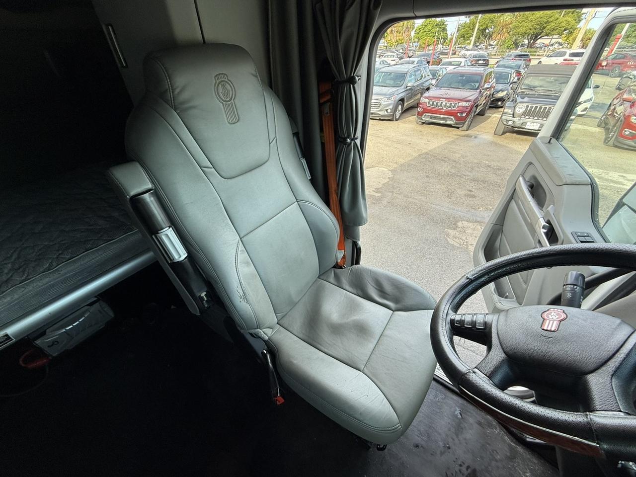 2019 KENWORTH T680 PACCAR MX13 Hollywood FL