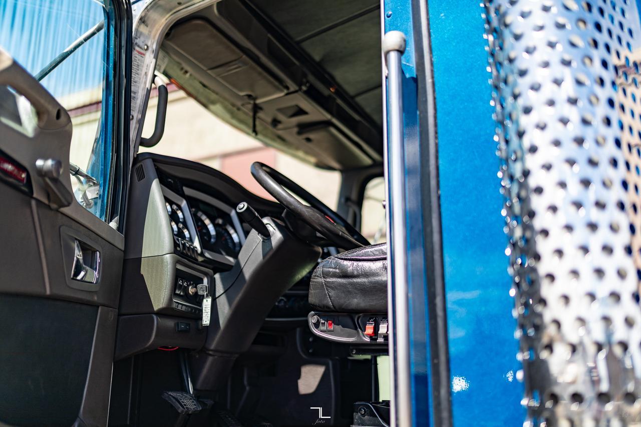 2019 Kenworth T-800 Extended Day Cab Tractor Heavy Spec Diesel Red Deer AB