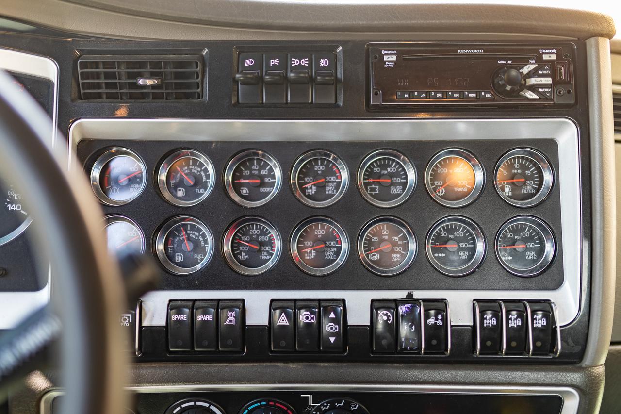 2019 Kenworth T-800 Extended Day Cab Tractor Heavy Spec Diesel Red Deer AB