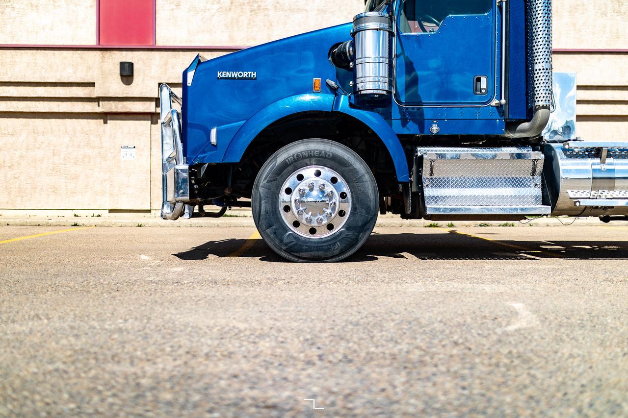 2019 Kenworth T-800 Extended Day Cab Tractor Heavy Spec Diesel Red Deer AB