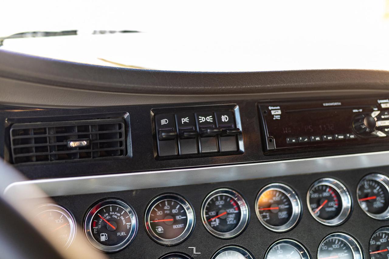 2019 Kenworth T-800 Extended Day Cab Tractor Heavy Spec Diesel Red Deer AB