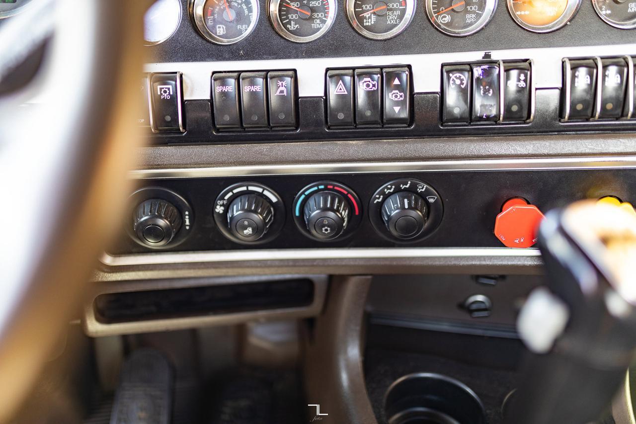 2019 Kenworth T-800 Extended Day Cab Tractor Heavy Spec Diesel Red Deer AB