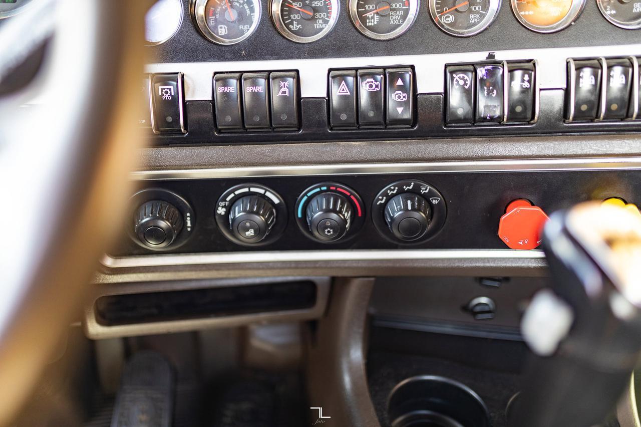 2019 Kenworth T-800 Extended Day Cab Tractor Heavy Spec Diesel Red Deer AB