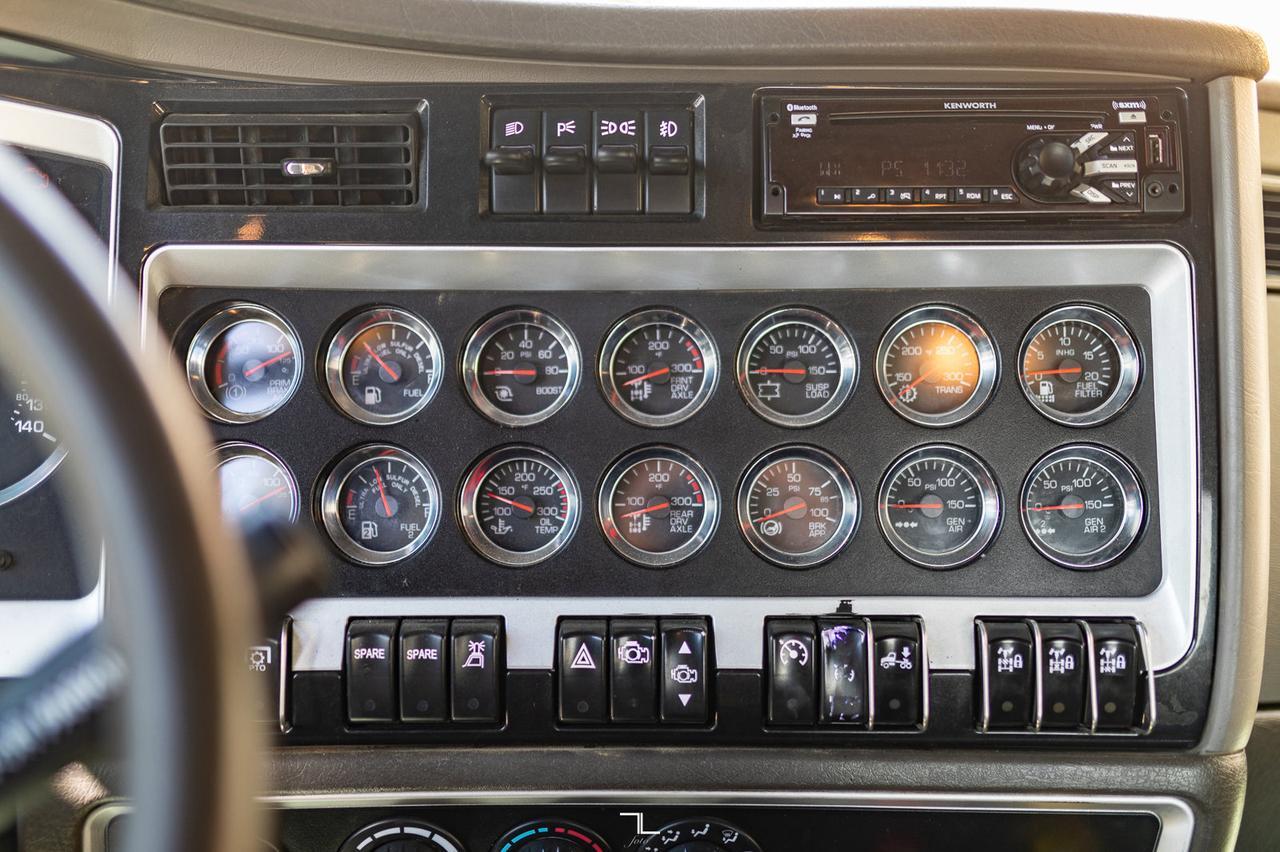 2019 Kenworth T-800 Extended Day Cab Tractor Heavy Spec Diesel Red Deer AB