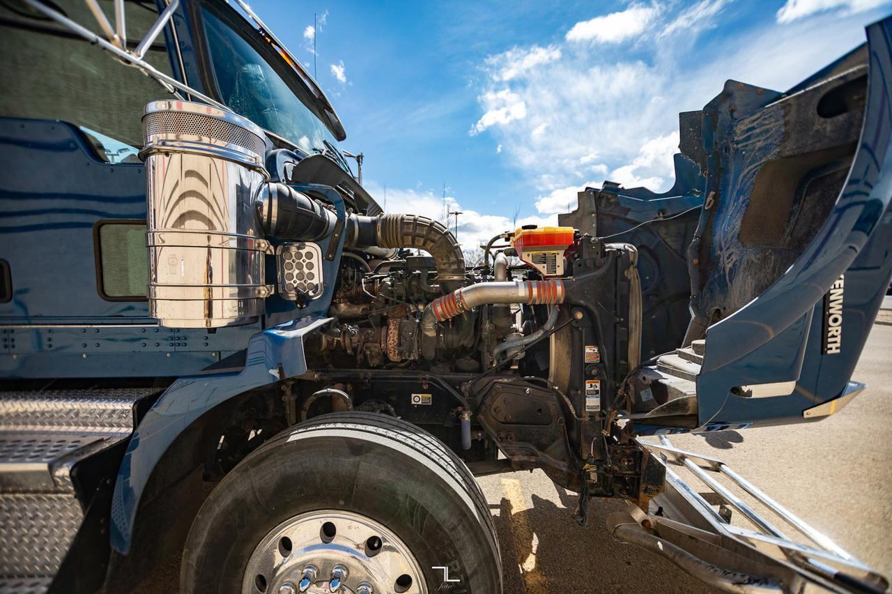 2019 Kenworth T-800 Extended Day Cab Tractor Heavy Spec Diesel Red Deer AB