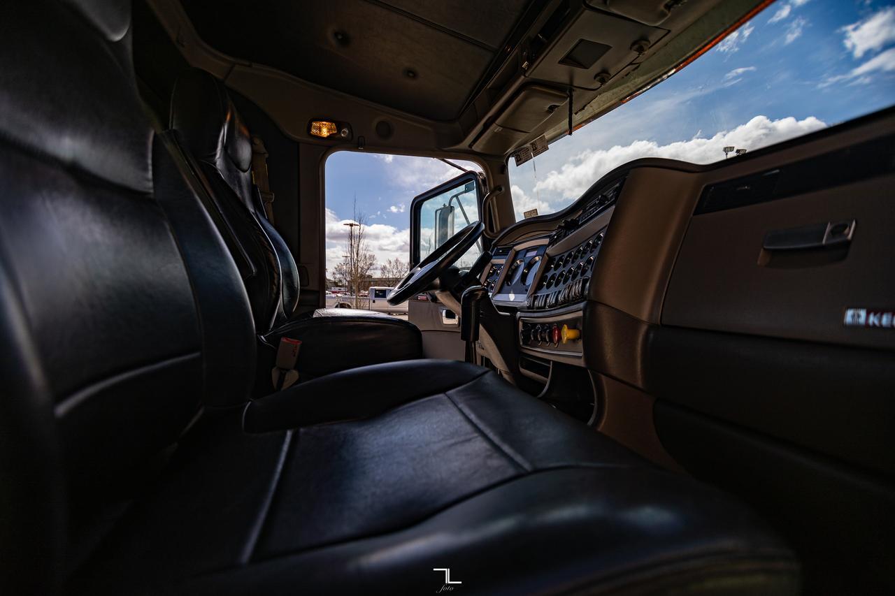 2019 Kenworth T-800 Extended Day Cab Tractor Heavy Spec Diesel Red Deer AB