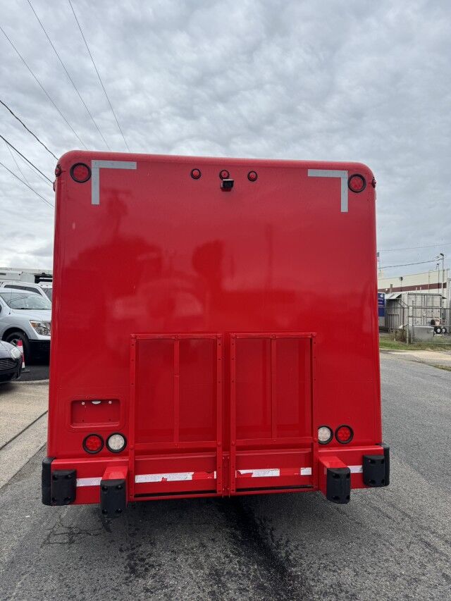 2019 Kenworth T270 18' Beverage Body Henrico VA
