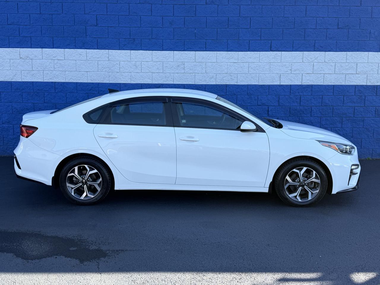 2019 Kia Forte LXS photo 2