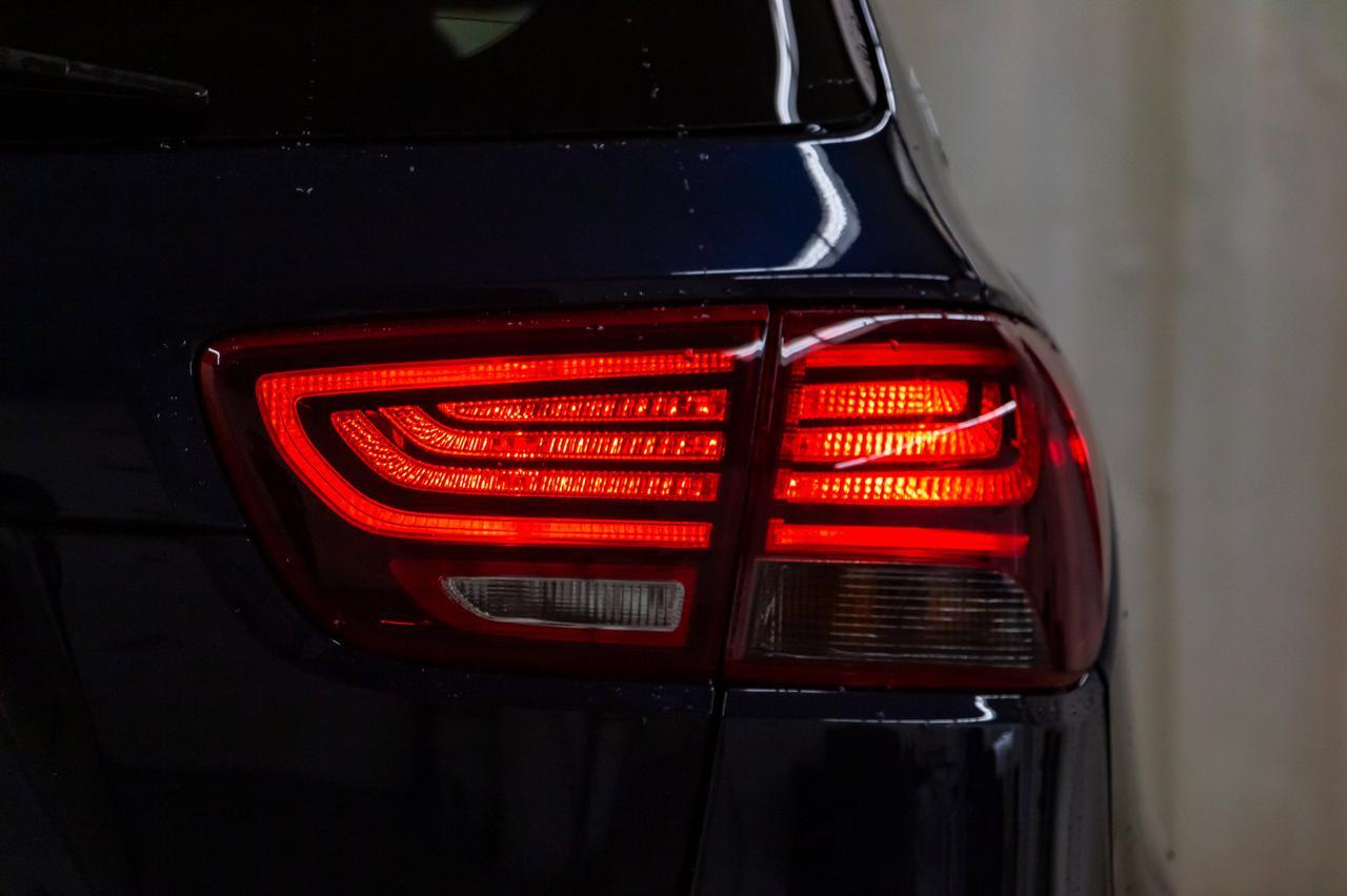 2019 Kia Sorento AWD EX 3rd Row Leather Roof BCam Red Deer AB