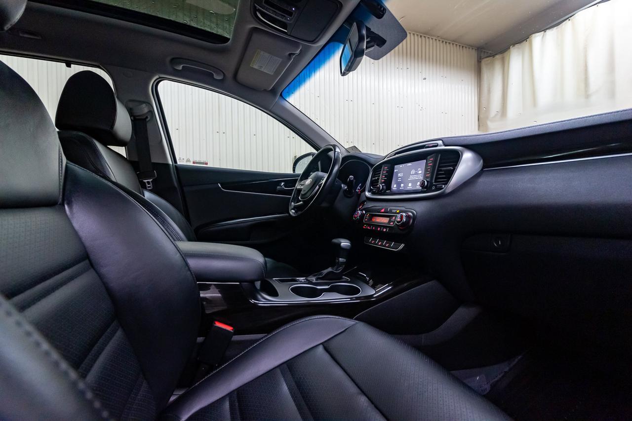 2019 Kia Sorento AWD EX 3rd Row Leather Roof BCam Red Deer AB