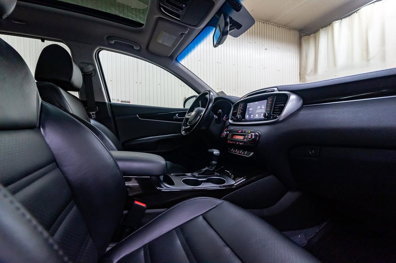 2019 Kia Sorento AWD EX 3rd Row Leather Roof BCam Red Deer AB