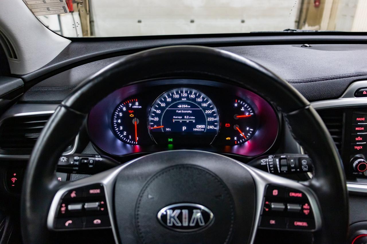 2019 Kia Sorento AWD EX 3rd Row Leather Roof BCam Red Deer AB