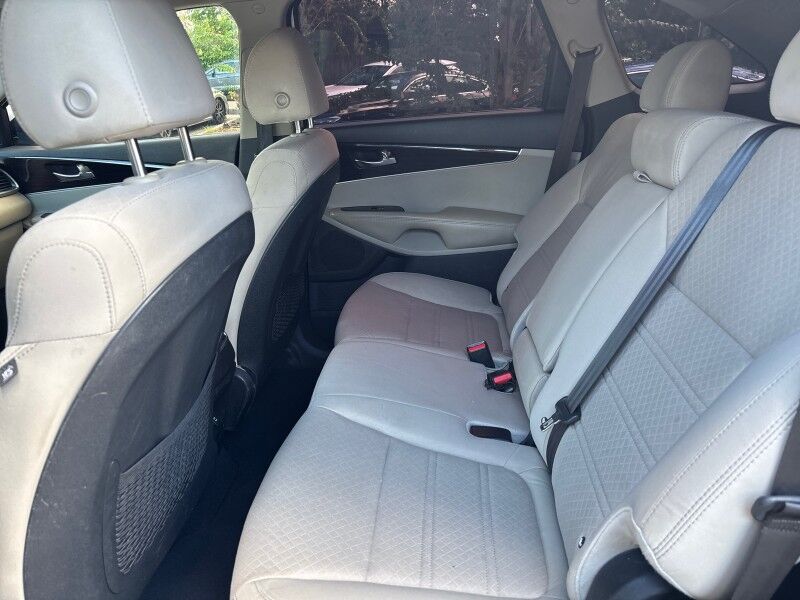 2019 Kia Sorento LX photo 11